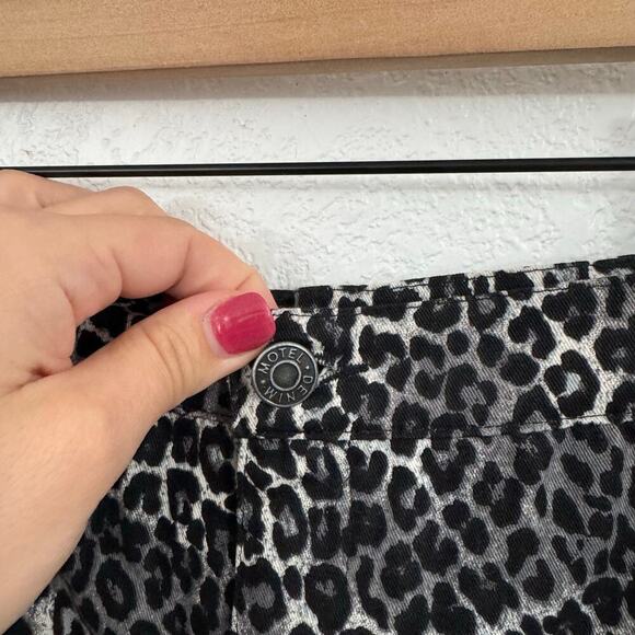 Motel Zoven High Waist Animal Print Flared Leg Trouser Pant Rar Leopard Grey XXS - Picture 14 of 16